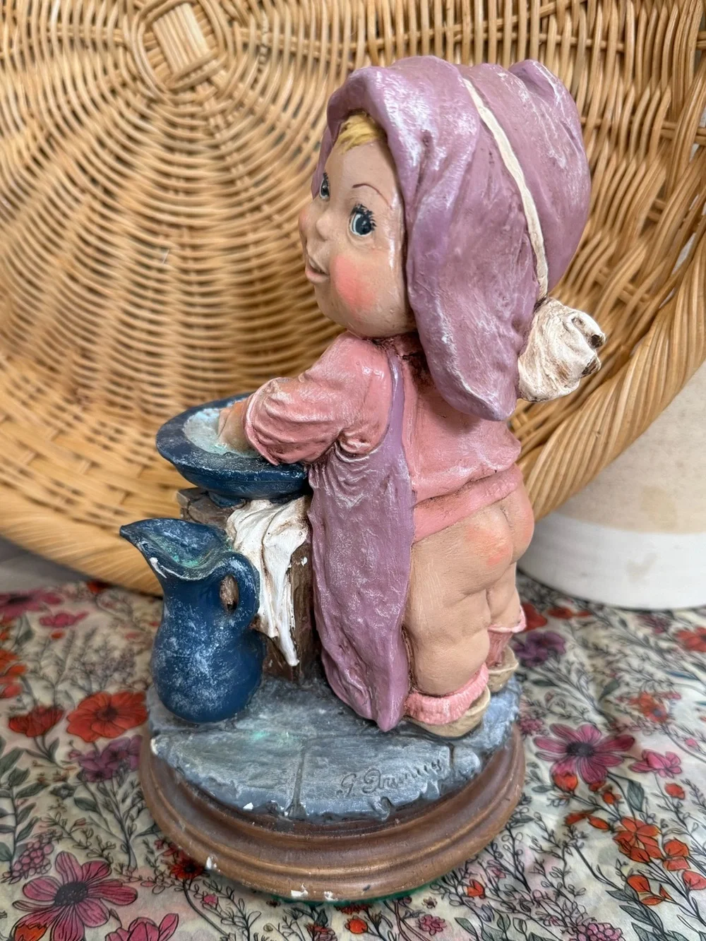 Vintage Giuseppe Armani Figurine Girl Washing Hands COLORFUL Signed Rare